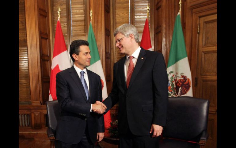 Enrique Peña Nieto ya sostuvo anteriormente encuentros con el primer ministro de Canadá, Stephen Harper. ARCHIVO /