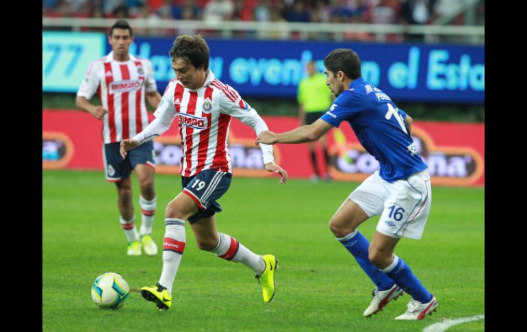 Chivas no podrá jugar a las cinco de la tarde el partido de la fecha cinco ante el Cruz Azul. ARCHIVO /