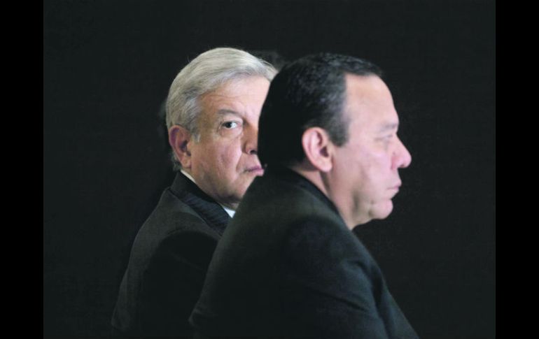 El líder de Morena, Andrés Manuel López Obrador y el presidente del PRD, Jesús Zambrano, en julio de 2012. AP /