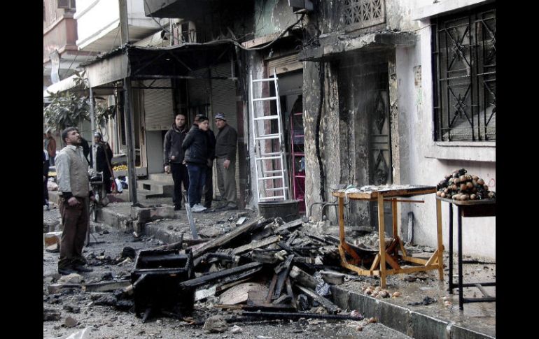 Las calles devastadas. Las consecuencias de un ataque con granadas propulsadas por cohete en la ciudad de Homs. EFE /