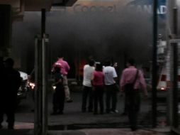 Vista de uno de los incendios a una tienda departamental. TOMADA DE @RubensMIer  /