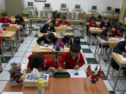 La medida se haría efectiva este lunes en las escuelas que dependen de la Federación.  /