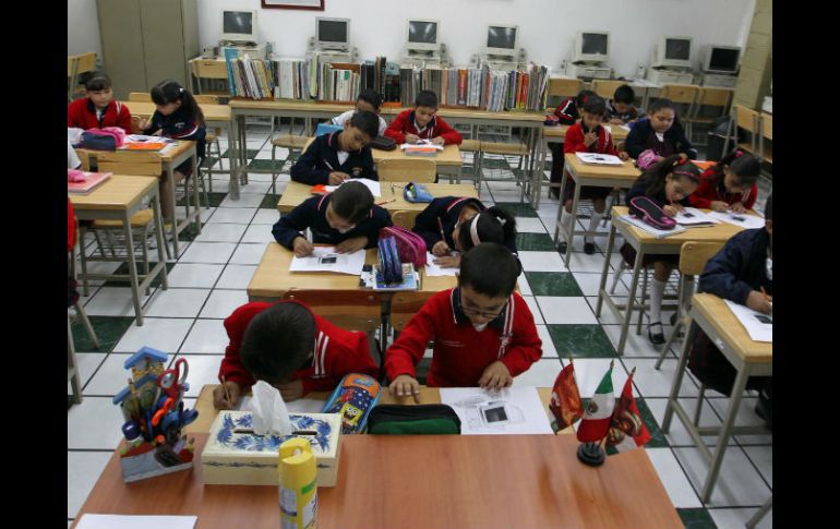 La medida se haría efectiva este lunes en las escuelas que dependen de la Federación.  /