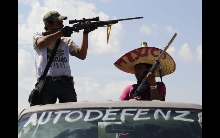 La investigación que realiza la CNDH sobre las autodefensas en Michoacán han constatado su presencia en 20 municipios. ARCHIVO /