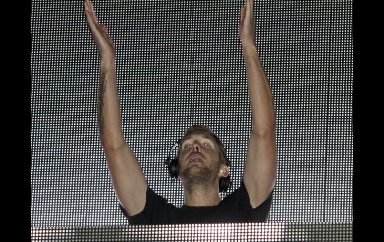 'México, mi nombre es Calvin Harris, si lo están sintiendo quiero verlos aplaudir ahora', dijo antes de interpretar 'Bounce'. NTX /