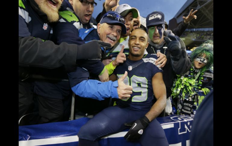 El jugador número 12 de Seattle siempre se hace presente en los partidos. AP /