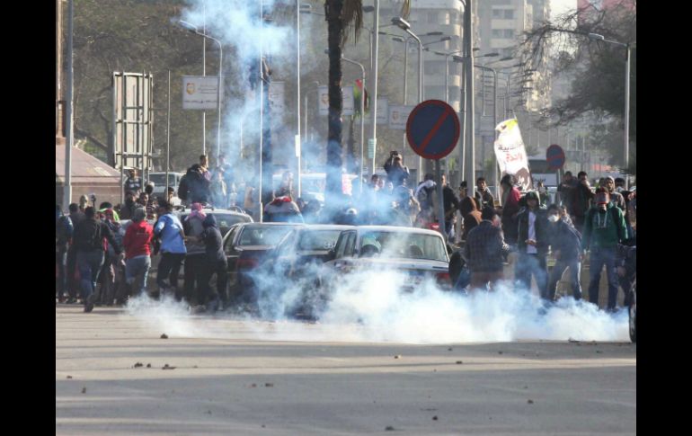 Estudiantes de la Universidad de El Cairo se unen a las manifestaciones a favor de Morsi. AP /