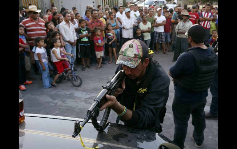 Grupos armados se atrincheran en la región de Tierra Caliente ante la llegada de autodefensas. EFE /