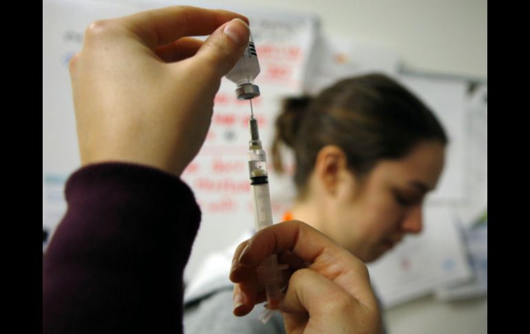 La Secretaría de Salud continúa con la aplicación de vacunas para evitar la enfermedad. ARCHIVO /