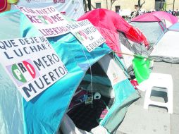 Miembros de la Asamblea Magisterial Democrática Jalisco concluyeron el plantón que se mantenía en Plaza de la Liberación.  /