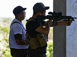 Para el titular de la PGR, la ley es clara en cuanto a quién puede estar armado y a quién le compete la persecución de los delitos. AFP /