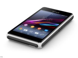 El 'Xperia E1' tiene una pantalla de cuatro pulgadas y resolución 800x480 píxeles. ESPECIAL /