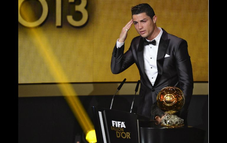 Cuando CR7 recibió el reconocimiento no pudo evitar soltar las lágrimas. AFP /