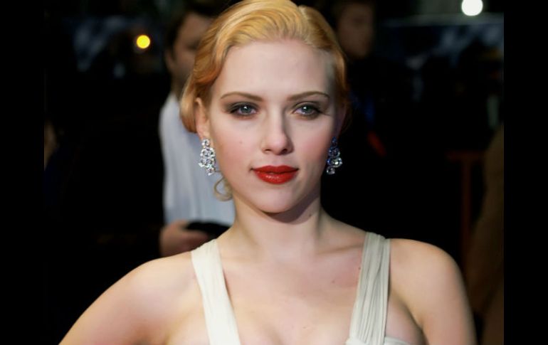 Scarlett Johansson afirma que las personas de París no saben caminar por las calles. ARCHIVO /