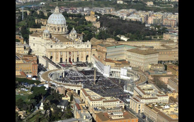 El Papa Francisco adopta nuevas medidas el miércoles a fin de reorganizar el banco del Vaticano. ARCHIVO /