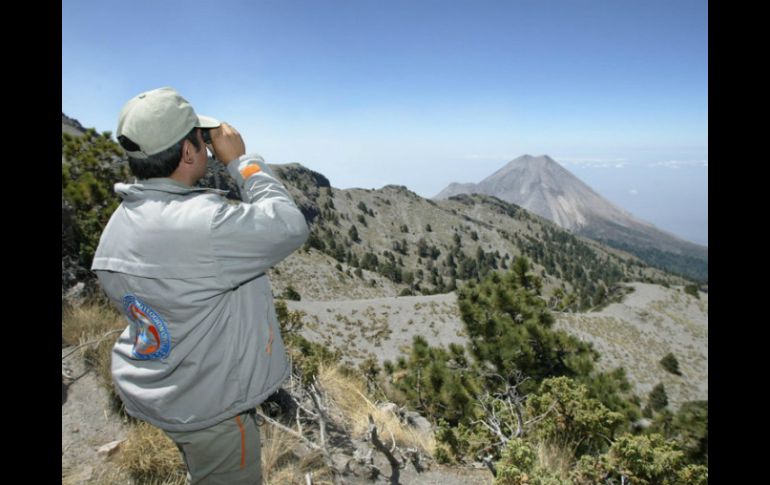 Autoridades de Jalisco y Colima permanecen en monitoreo y supervisión de la actividad del Coloso de Fuego. ARCHIVO /