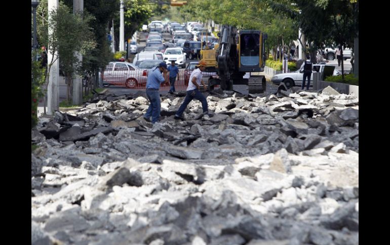 Los automovilistas también se ven afectados por los trabajos.  /