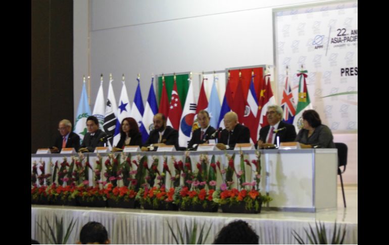 Miembros delegados durante la conferencia de prensa  realizada tras la clausura de la Reunión Interparlamentaria.  /
