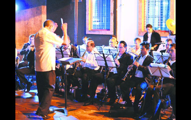 VELADA. El concierto callejero de la Banda Sinfónica de Zapopan fue organizado por el Instituto de Cultura Municipal.  /