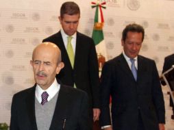 El PRI asegura que Alfredo Castillo (centro) no va a sustituir a nadie y que sólo rendirá cuentas al Presidente Peña Nieto. NTX /