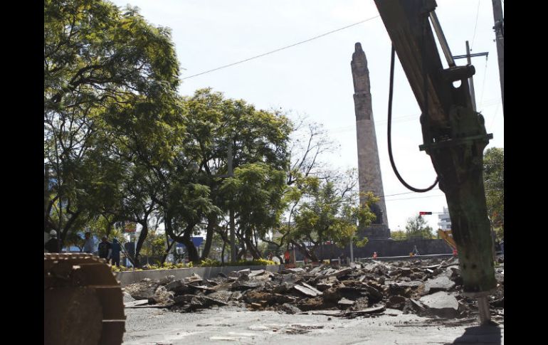 Sobre la avenida Chapultpec se realizan obras de repavimentación y los trabajos afectan la ruta de la vía. ARCHIVO /