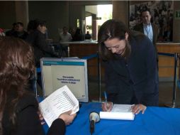 La ex candidata presidencial a su llegada este sábado a la sede nacional del PAN, donde tiene lugar el Consejo Nacional. SUN /