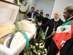 El promotor permanece en la capilla donde se realiza una misa en honor al tamaulipeco. NTX /