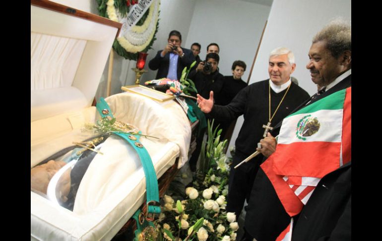 El promotor permanece en la capilla donde se realiza una misa en honor al tamaulipeco. NTX /