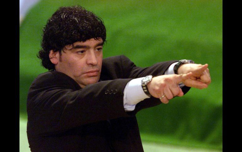 Maradona vendió el vehículo antes de regresar a Argentina por las dificultades para importarlo a su país natal. ARCHIVO /