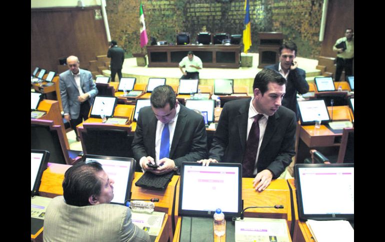 La semana pasada los diputados aprobaron eliminar el reglamento para rendir cuentas del dinero que se destina a las casas de enlace.  /