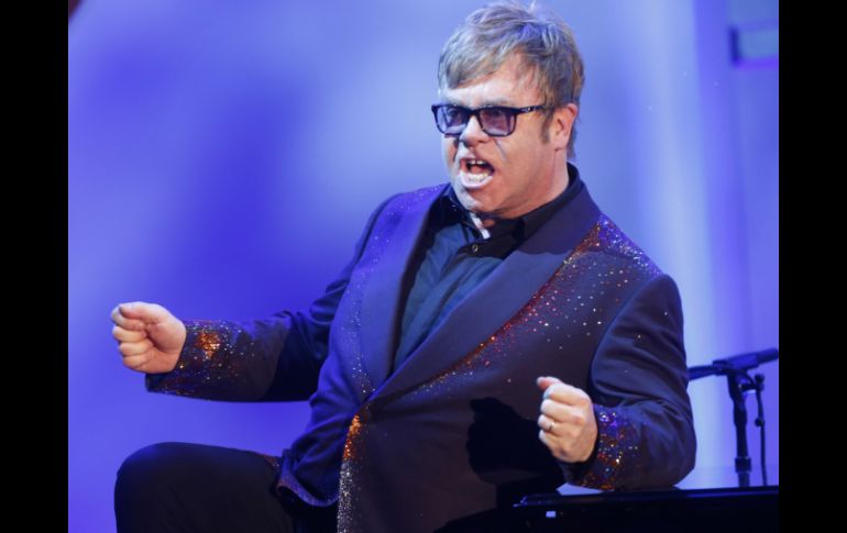 'Elton John es una persona pública y un músico. Millones de rusos lo aman sinceramente a pesar de su orientación', declara Putin. ARCHIVO /