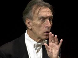 Claudio Abbado, uno de los directores de orquesta más célebres de Italia, falleció hoy en su apartamento de Bolonia, a los 81 años. EFE /