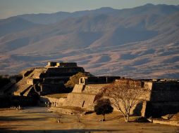 La zona arqueológica recibe aproximadamente 700 mil visitantes por año. ARCHIVO /