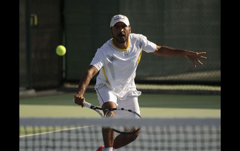 Gallardo Valles, durante seis años consecutivos fue número uno en México y tiene una década jugando Copa Davis.  /