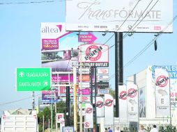 La irrupción de la mancha publicitaria en el paisaje urbano ha sido identificada como un problema que va más allá de la pura imagen.  /