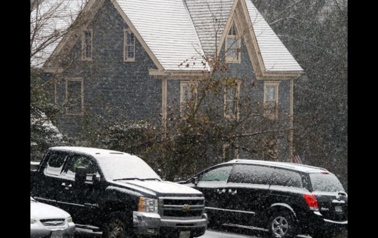 Washington empieza a blanquearse. Una tormenta amenaza en convertirse en una peligrosa combinación de lluvia congelada y agua hielo. NTX /