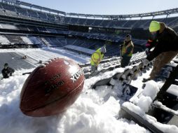 Nueva York está preparado pese a la nieve, para recibir a Broncos y Halcones Marinos. AP /