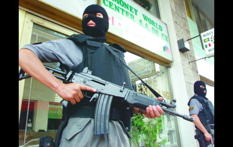 Los policías municipales habrían ingresado con pasamontañas y de forma violenta. ARCHIVO /