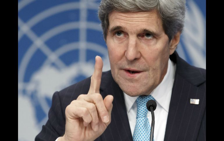 John Kerry resalta que por primera vez en tres años, las partes en conflicto se sentaron en la misma sala. AP /