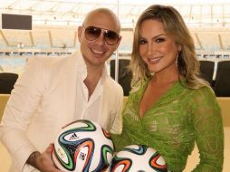 Esta imagen fue compartida por Armando Pérez (nombre real del cantante) en redes sociales, junto a Leitte. Foto: @Pitbull. ESPECIAL /