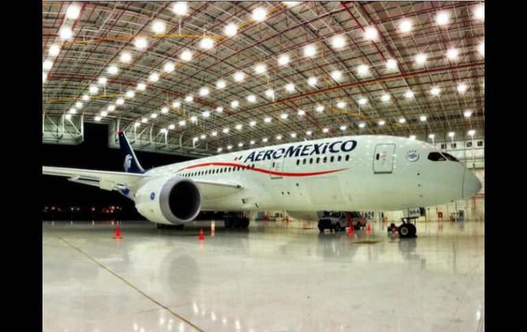 El nuevo avión Boeing 787 'Dreamliner' ofrece 243 asientos y 32 de ellos Clase Premier. Foto: @AeroMexico_com. ESPECIAL /