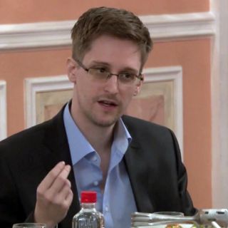 Snowden podría regresar a EU si acepta culpabilidad