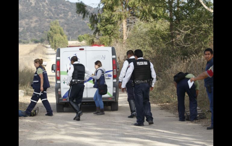 Un agente del Ministerio Público y personal del IJCF realizaron el peritaje del crimen.  /