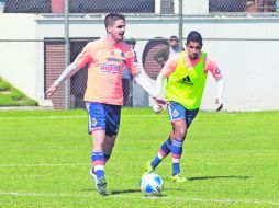 Antonio Gallardo (izquierda) será el que acompañe a Israel Castro en el mediocampo del Guadalajara. MEXSPORT /