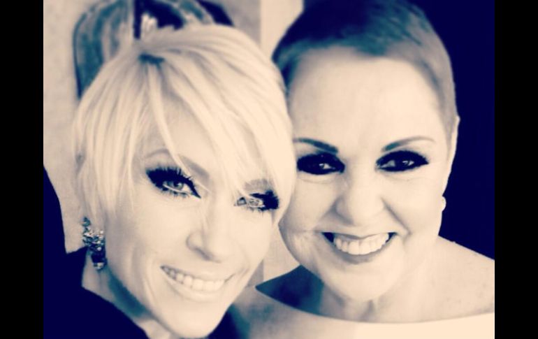 'Sólo puedo decir una vez mas... Mil gracias a todos! @lupitadalessio' escribe Yuri en Twitter‏ tras el concierto Foto: @OficialYuri ESPECIAL /