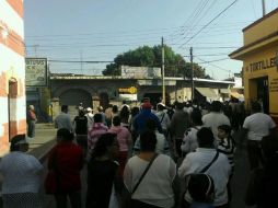 Este sábado, habitantes del municipio realizaron una marcha, vestidos de blanco, para exigir más seguridad en sus colonias.@josharan. ESPECIAL /