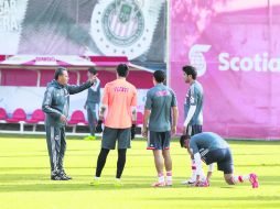 José Luis Real trabajó con un nuevo mediocampo en la semana previa al enfrentamiento ante Atlante.  /