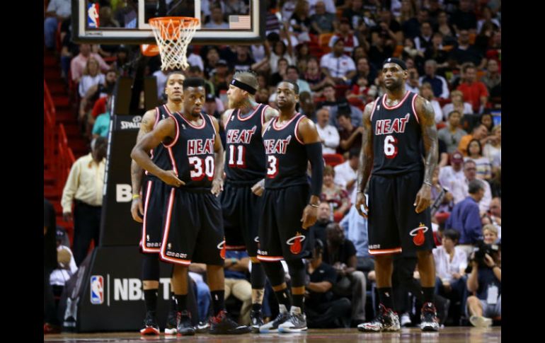 Jugadores de los Heat de Miami durante el partido ante los Spurs de San Antonio. AFP /