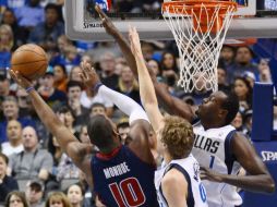 Nowitzki acertó 10 de 16 tiros y Harris anotó cinco puntos seguidos en el último minuto del tercer cuarto. EFE /