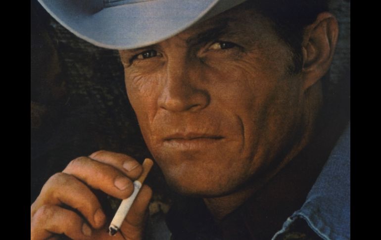 Lawson fue la imagen del vaquero fumando en los anuncios impresos de Marlboro de 1978 a 1981. AP /